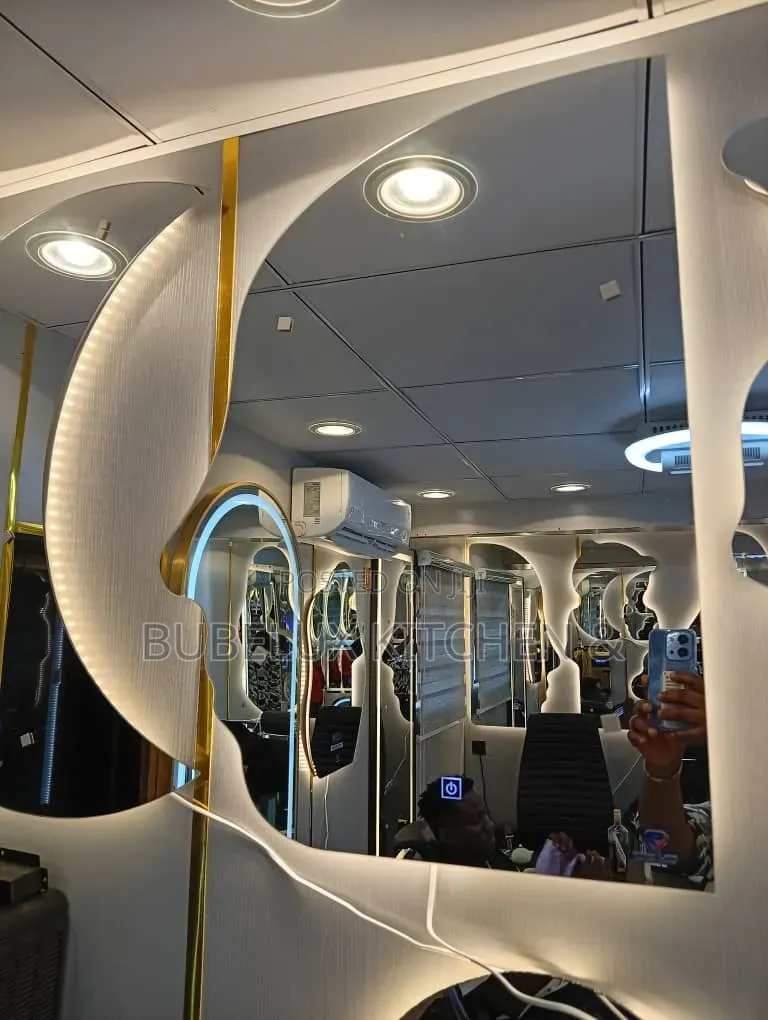 Luxury Face Led Backlit Decorative Salon Bathroom Mirror