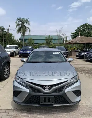 Toyota Camry 2019 Silver
