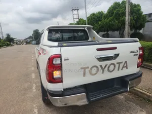 Toyota Hilux 2019 White