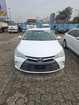 Toyota Camry LE 4dr Sedan (2.5L 4cyl 6A) 2017 White