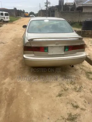 Toyota Camry 2001 Gold
