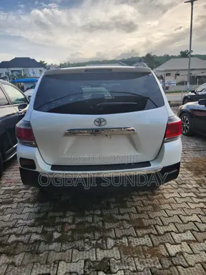 Toyota Highlander Limited 2012 White
