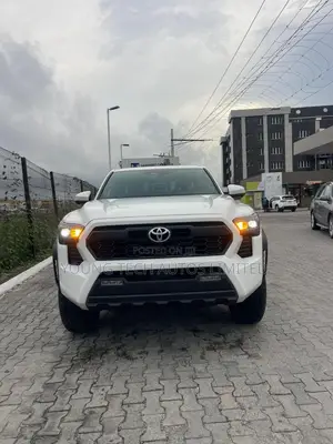 Toyota Tacoma 2025 White