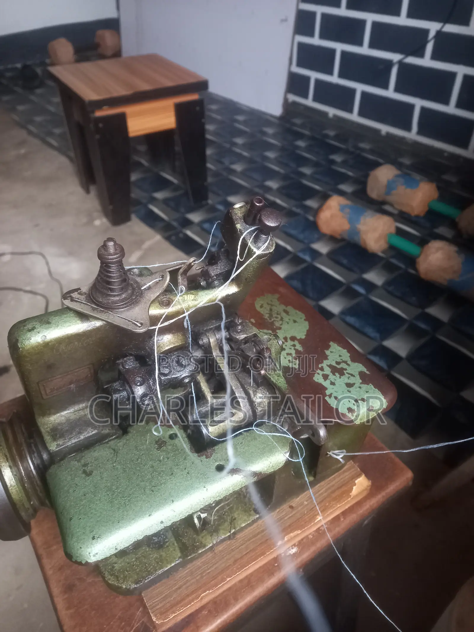 Weaving Machine, With 2 Gaint Threads