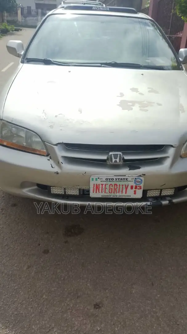 Honda Accord 2000 Silver