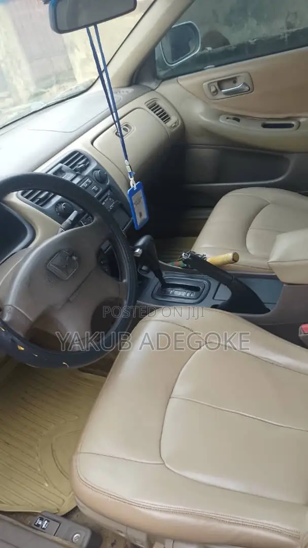 Honda Accord 2000 Silver