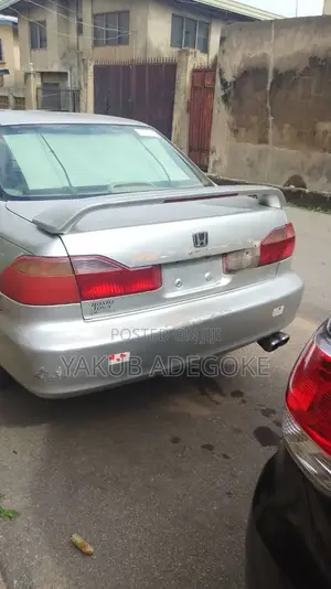 Honda Accord 2000 Silver