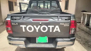 Toyota Hilux Revo Double Cab Deisel 2.4 AWD 2017 Black