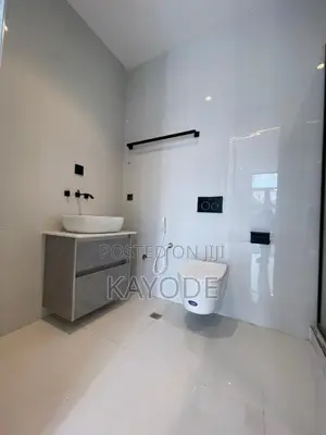 5bdrm House in VGC / Ajah for sale