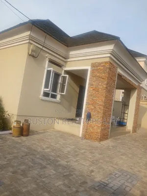 4bdrm Bungalow in Kolapo Ishola Gra, Ibadan for sale