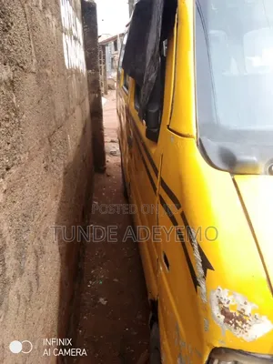 Suzuki Every 2000 Yellow