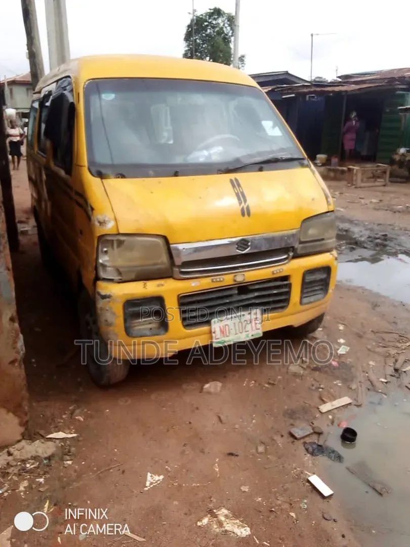 Suzuki Every 2000 Yellow
