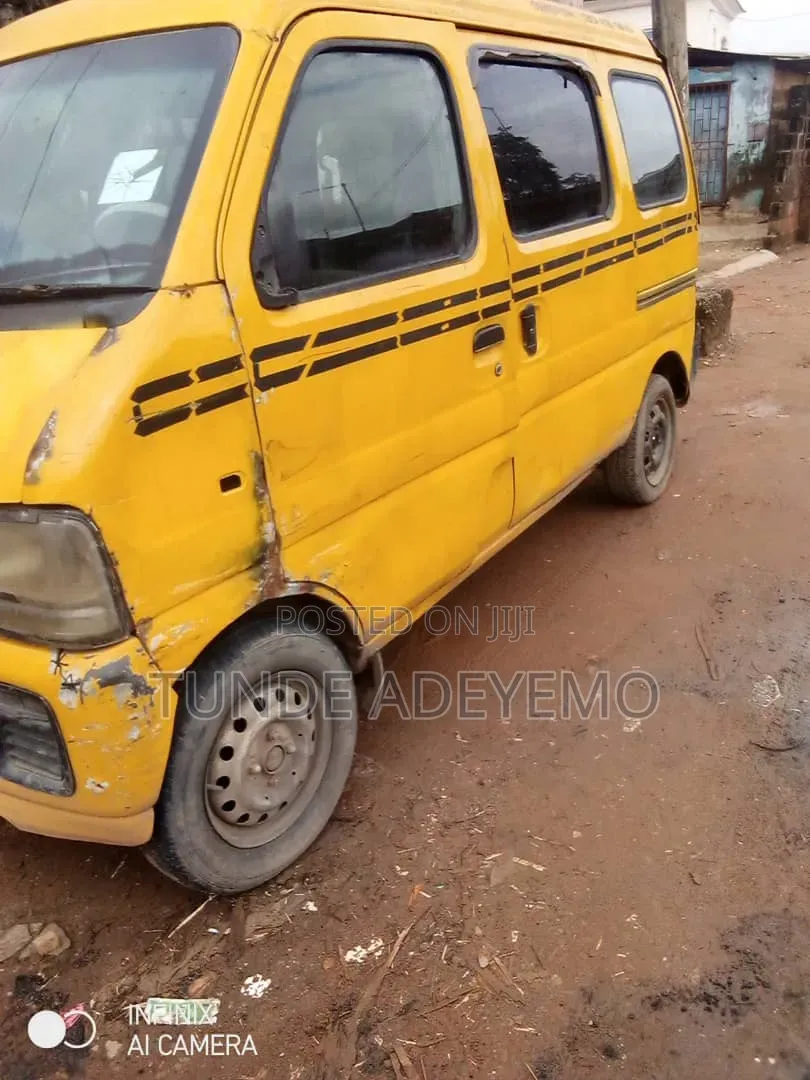 Suzuki Every 2000 Yellow