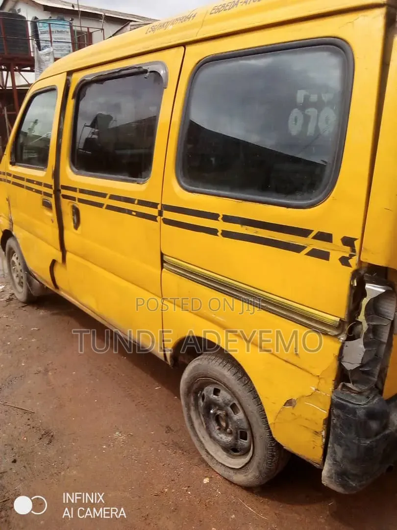 Suzuki Every 2000 Yellow