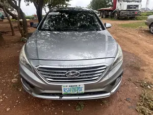 Hyundai Sonata Limited w/Brown Leather 4dr Sedan (2.4L 4cyl 6A) 2015 Silver