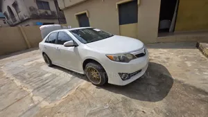 Toyota Camry SE 4dr Sedan (2.5L 4cyl 6A) 2013 White
