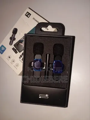 iPhone F4 Wireless Plug-and-Play Lapel Double Mic