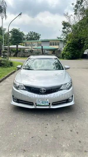 Toyota Camry XLE V6 4dr Sedan (3.5L 6cyl 6A) 2013 Silver