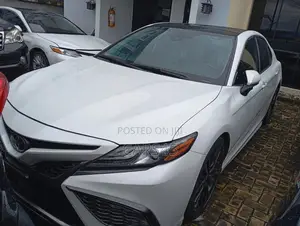 Toyota Camry XLE 2021 White