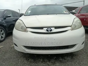 Toyota Sienna 2006 White