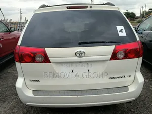 Toyota Sienna 2006 White