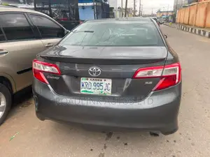Toyota Camry SE 4dr Sedan (2.5L 4cyl 6A) 2013 Gray