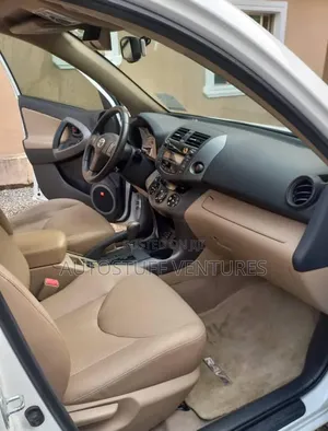 Toyota RAV4 2010 White