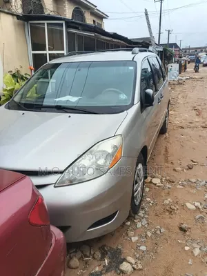 Toyota Sienna 2006 Gold