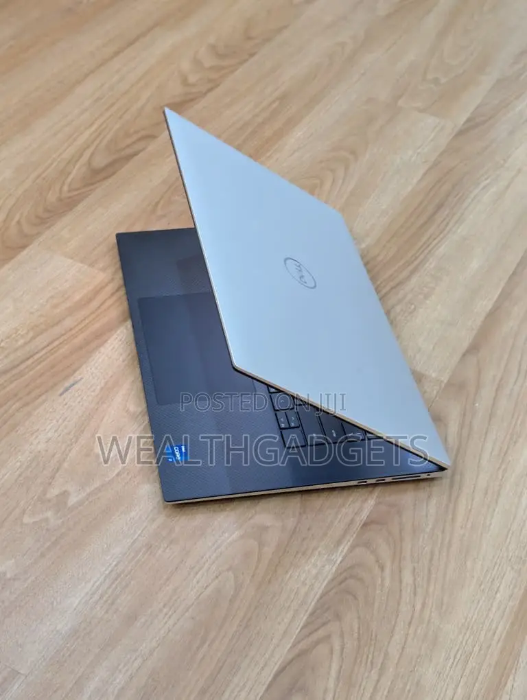 Laptop Dell XPS 17 9720 24GB Intel Core i7 SSD 1T