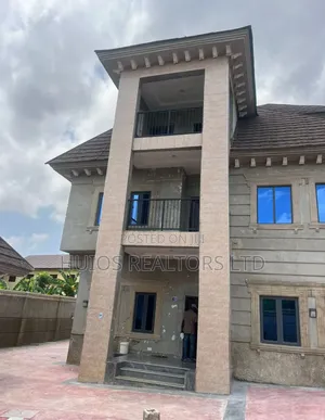 5bdrm Duplex in Agodi for sale