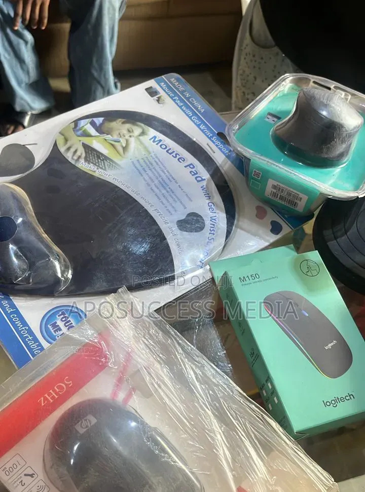 Mouse Pad With Gel Wrist Support