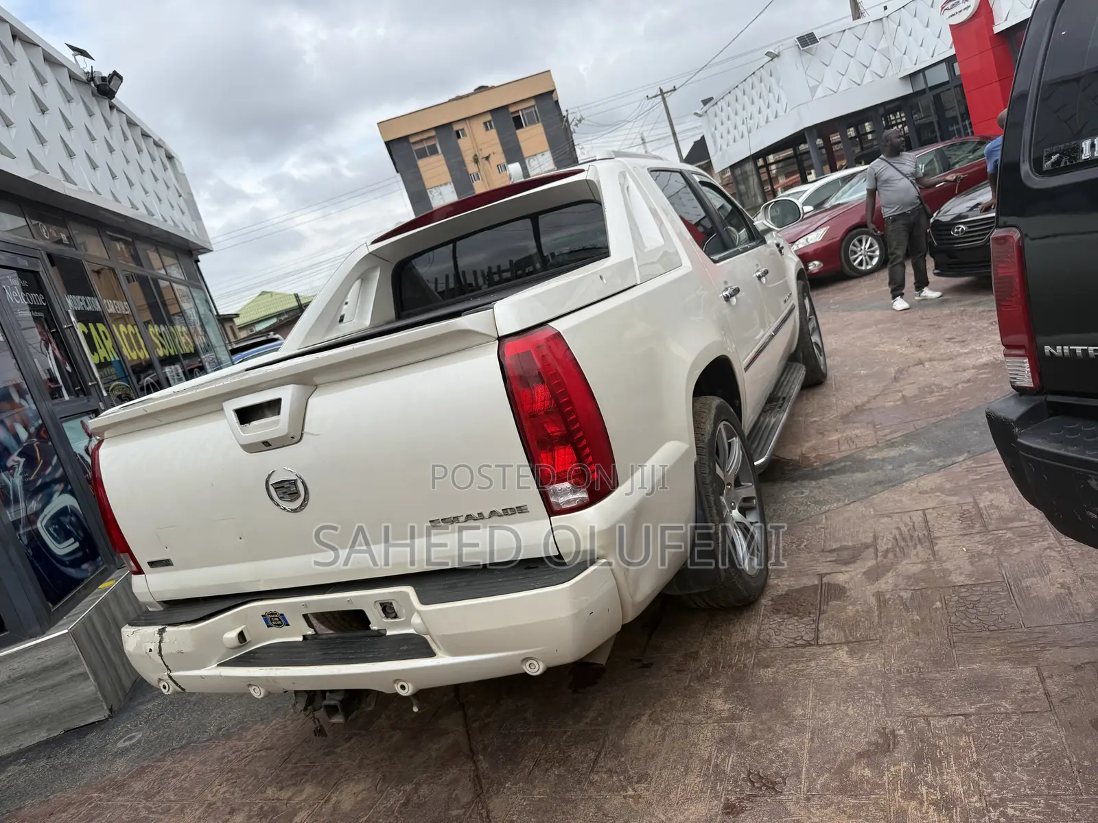 Cadillac Escalade 2011 White