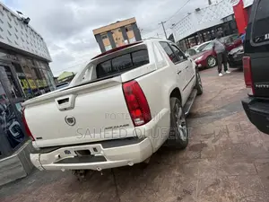 Cadillac Escalade 2011 White