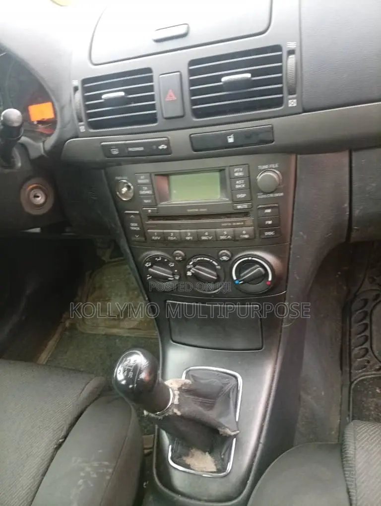 Toyota Avensis 2.0 Advanced 2009 Red