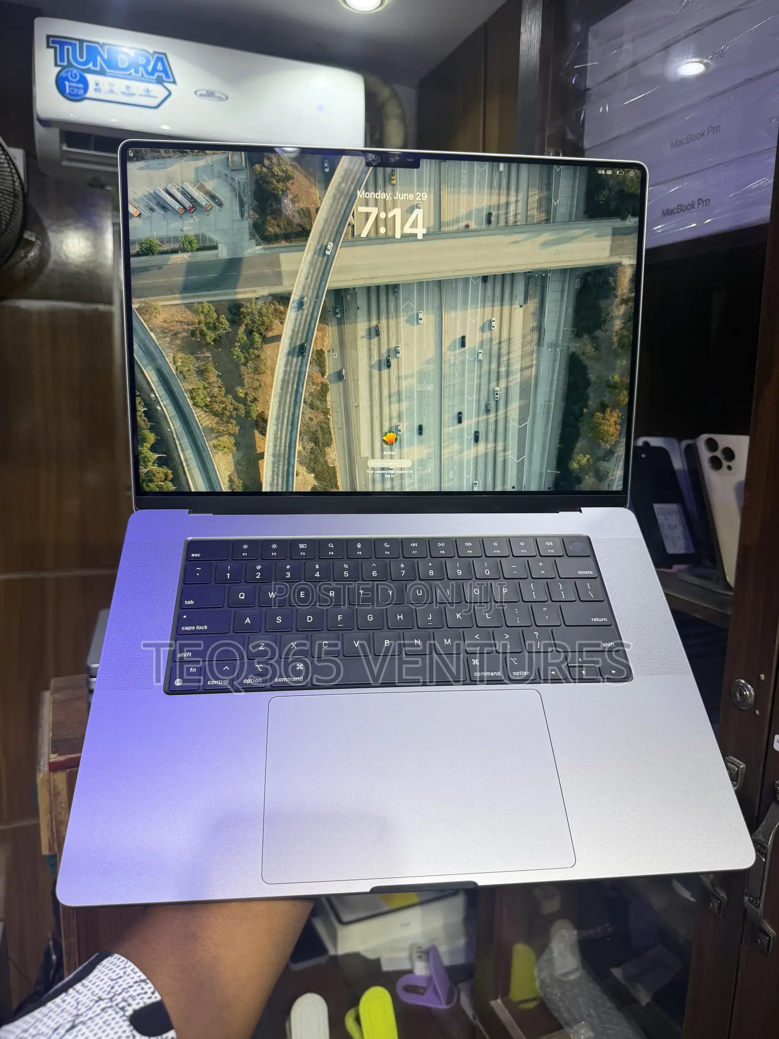 Laptop Apple MacBook Pro 32GB Apple M1 Pro SSD 1T