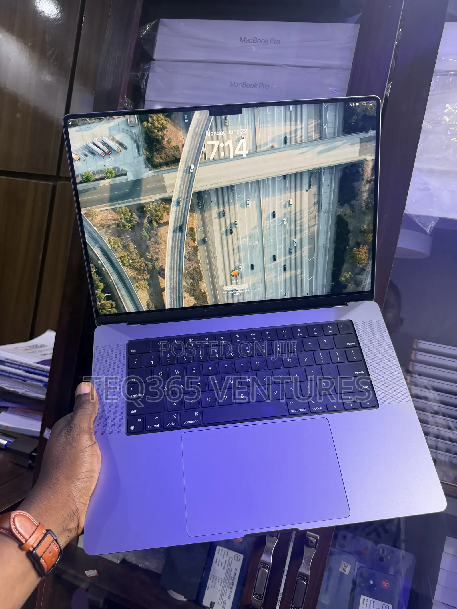 Laptop Apple MacBook Pro 32GB Apple M1 Pro SSD 1T