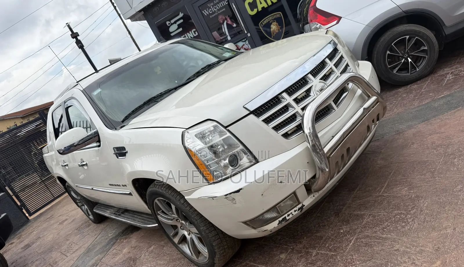 Cadillac Escalade 2011 White