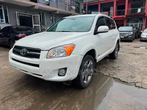 Toyota RAV4 2010 White