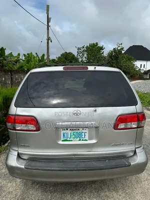 Toyota Sienna LE 2002 Silver