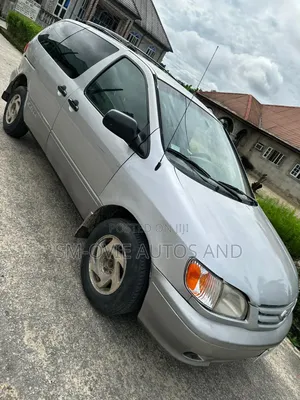 Toyota Sienna LE 2002 Silver
