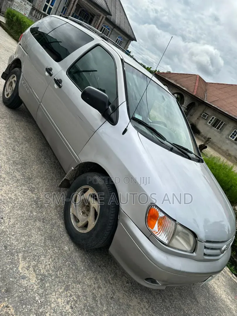 Toyota Sienna LE 2002 Silver