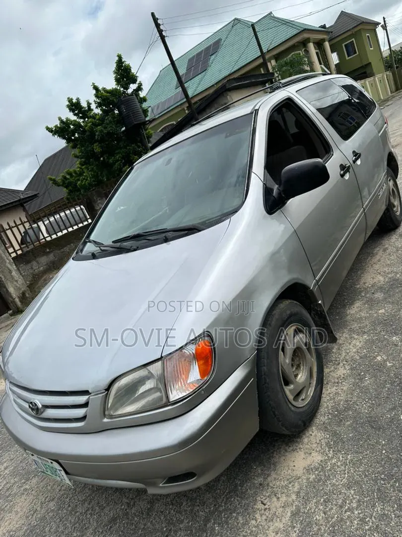 Toyota Sienna LE 2002 Silver