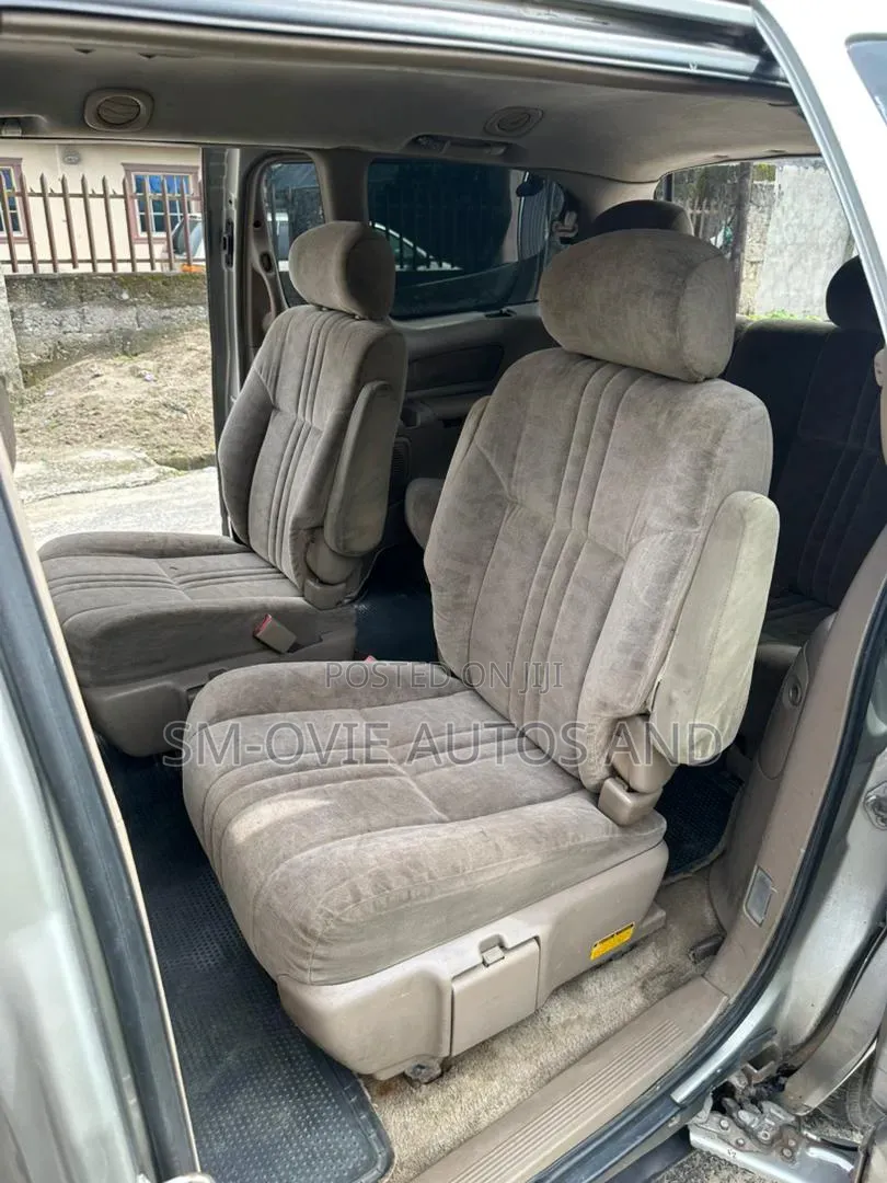 Toyota Sienna LE 2002 Silver