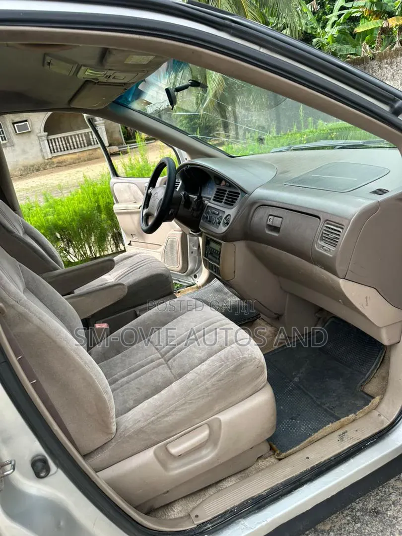 Toyota Sienna LE 2002 Silver