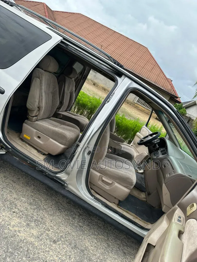 Toyota Sienna LE 2002 Silver