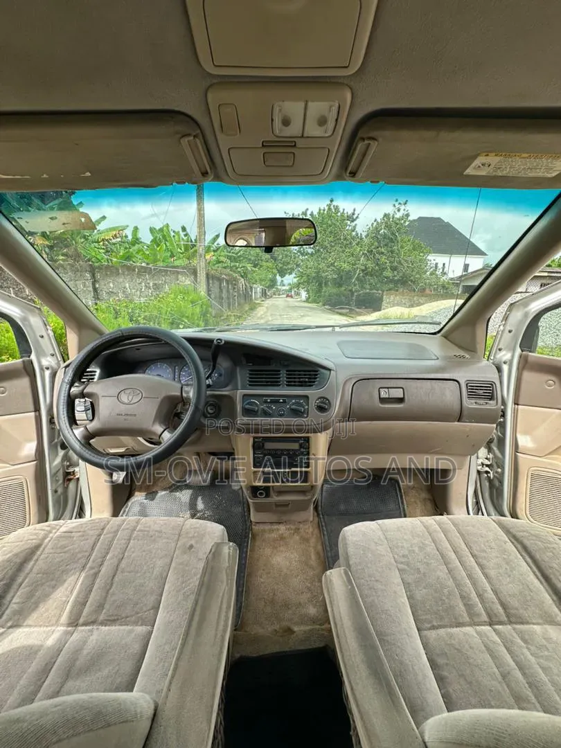 Toyota Sienna LE 2002 Silver
