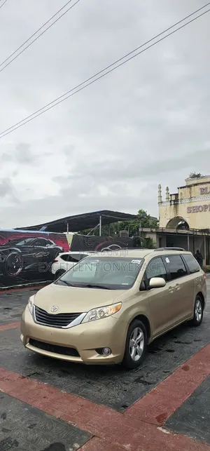 Toyota Sienna 2009 Gold