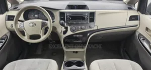 Toyota Sienna 2012 Gold