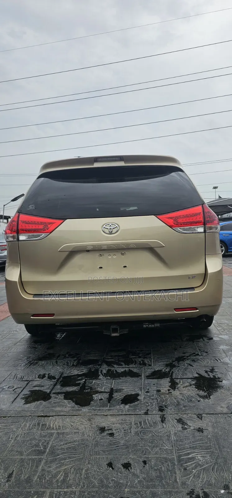 Toyota Sienna 2012 Gold