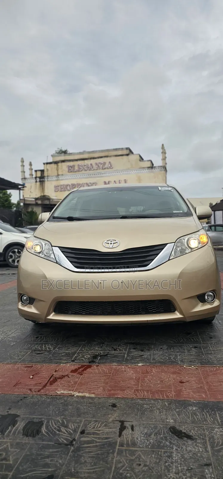 Toyota Sienna 2012 Gold